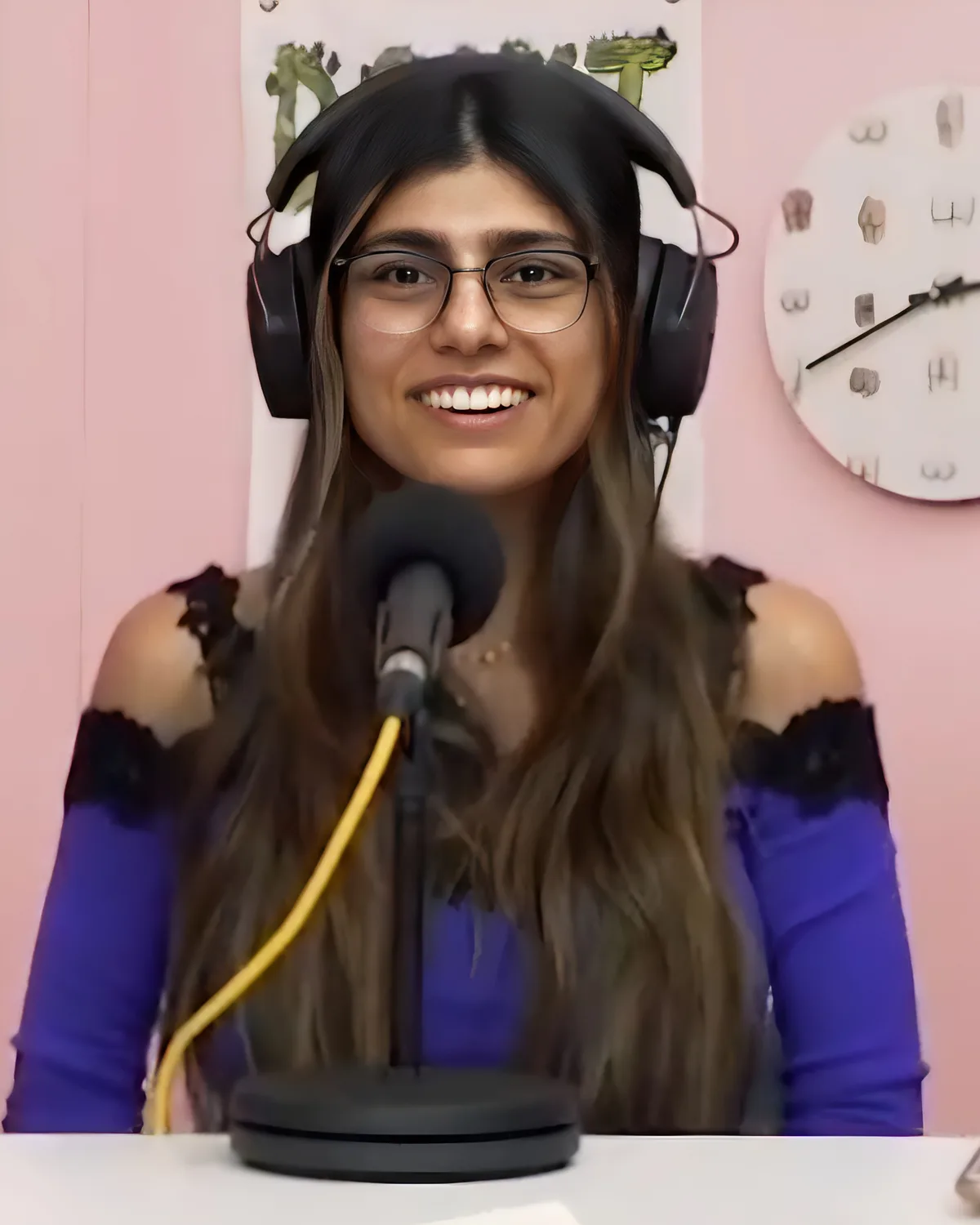 Retrato de Mia Khalifa (2019), fotografada por Hey B*tch! Highlights